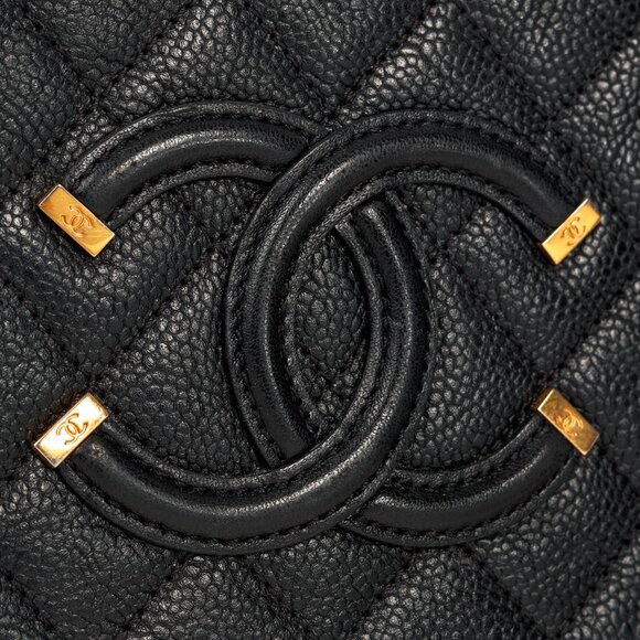 Chanel Filigree Medium Black Caviar Quilted CC Vanity Case - Picture 9 of 16